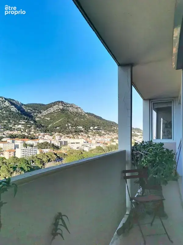 Appartement à vendre - Dernier étage - Vue exceptionnelle Faron & aperçu mer-  T4 avec balcons - TOULON-CLARET - photo 5