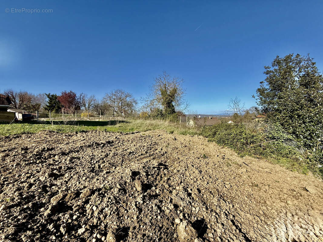 Terrain à SAINT-ALBAN-DE-ROCHE