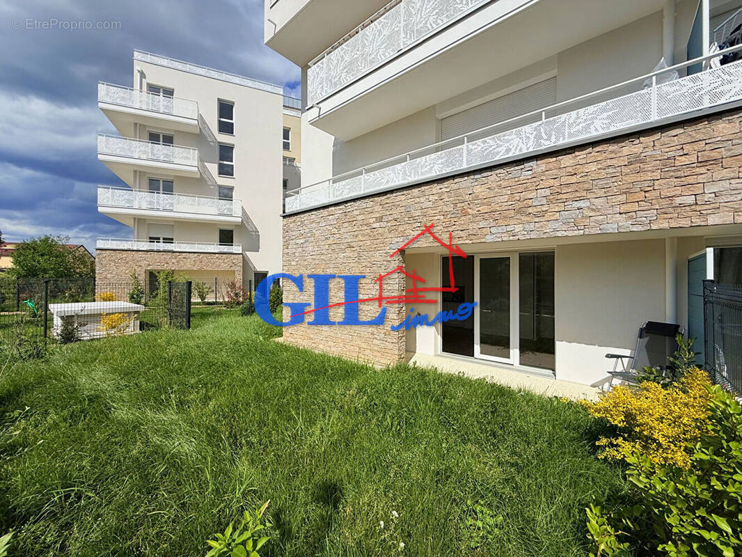 Appartement à SAVIGNY-LE-TEMPLE