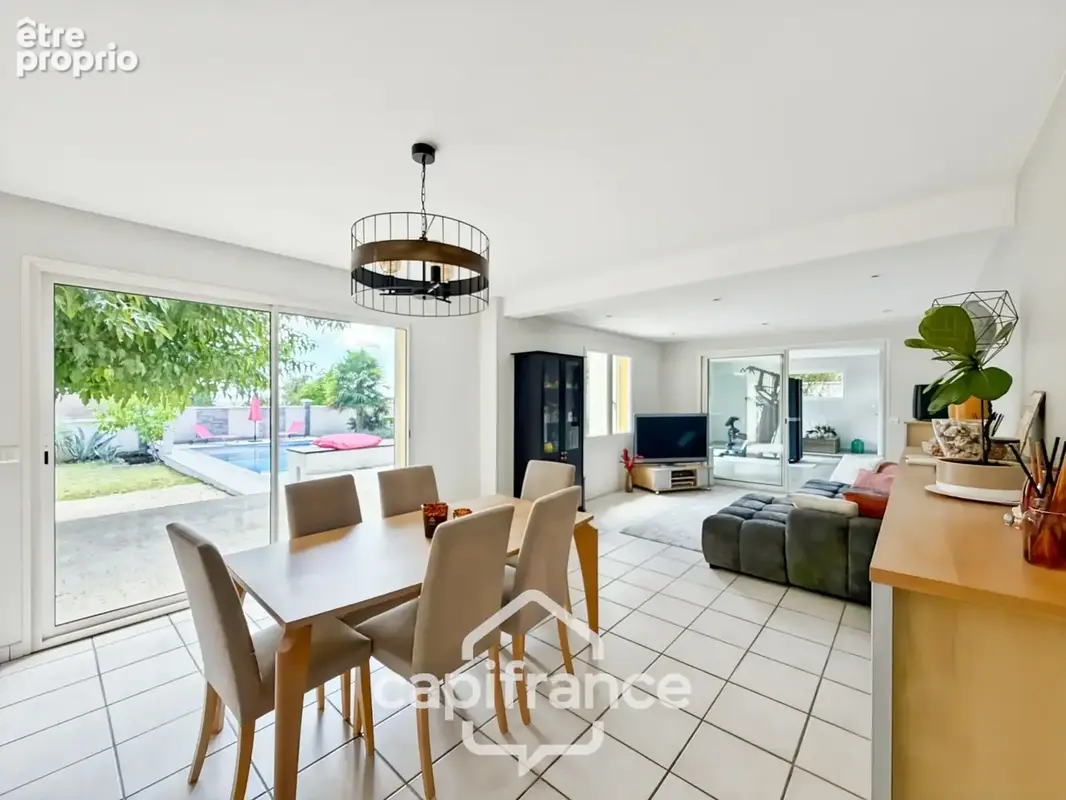 Maison Familiale avec piscine composée de 5 chambres sur ANJOU (38) - photo 19