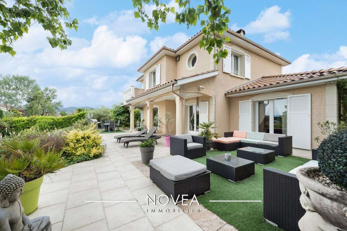 Maison à GREZIEU-LA-VARENNE