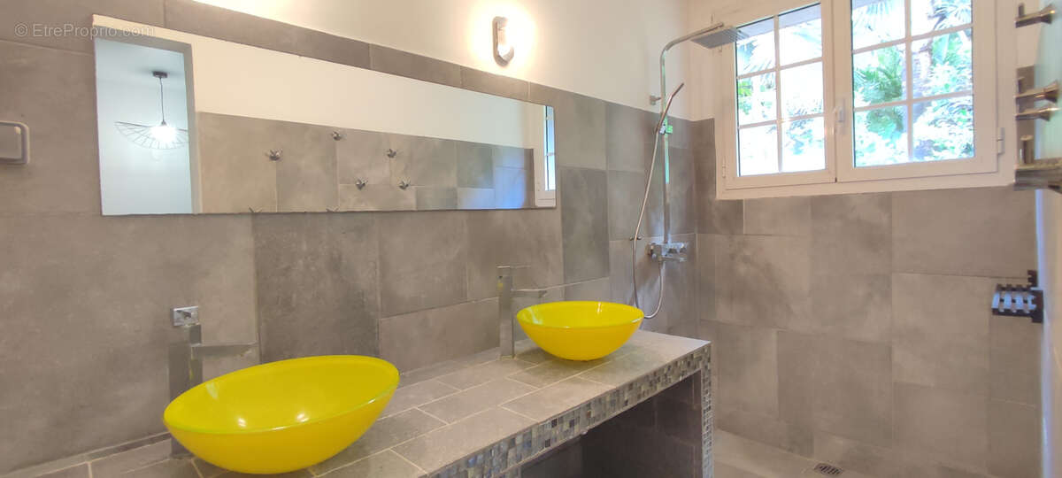 Maison à LES TROIS-ILETS