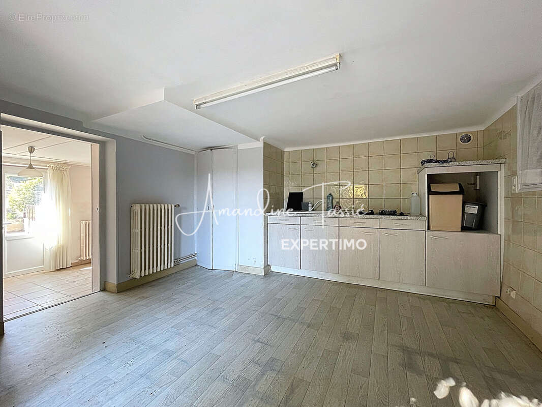 Maison familiale avec potentiel locatif et son terrain d'environ 2000m2 - photo 15