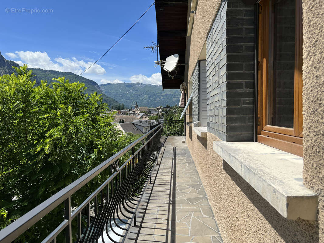 Maison à SAINT-JULIEN-MONT-DENIS