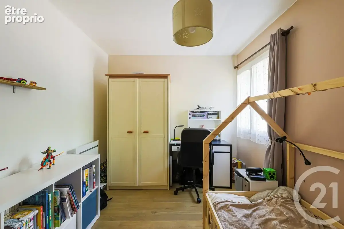 Appartement 83 m² à Fontaine  - photo 14