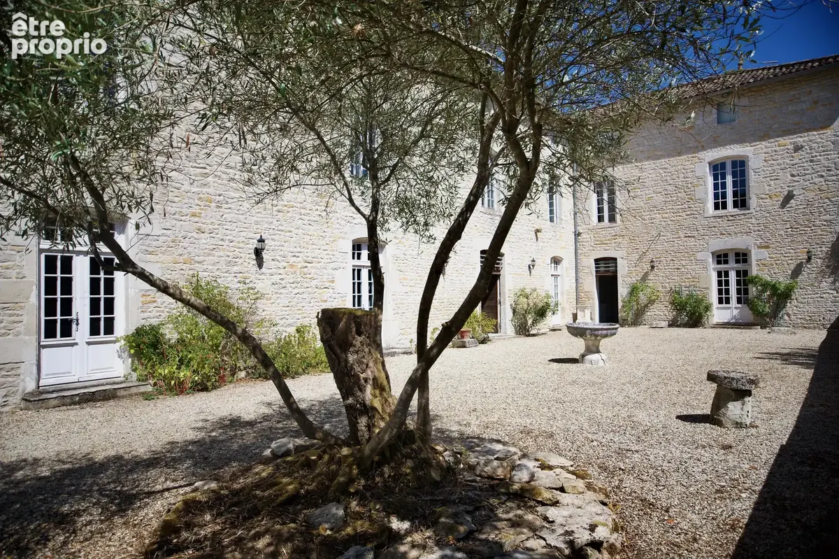 Photo Maison à Lizant au prix de 735 000€