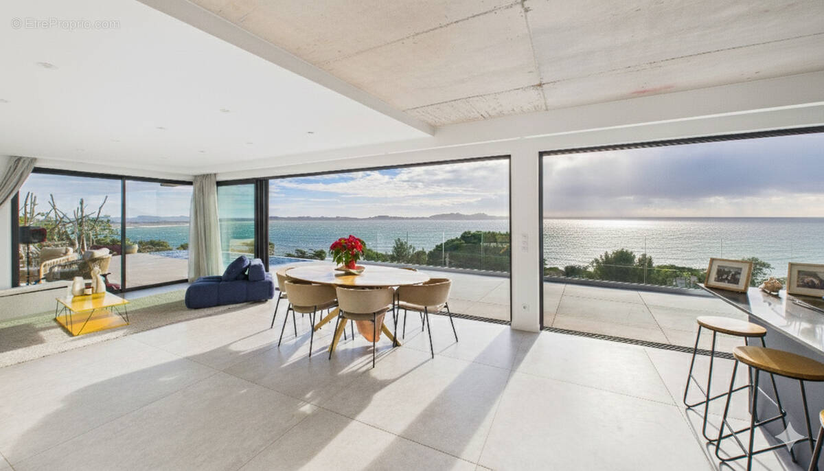 Maison à CARQUEIRANNE