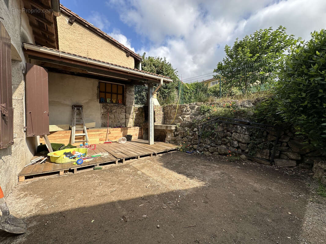 Appartement à THURINS