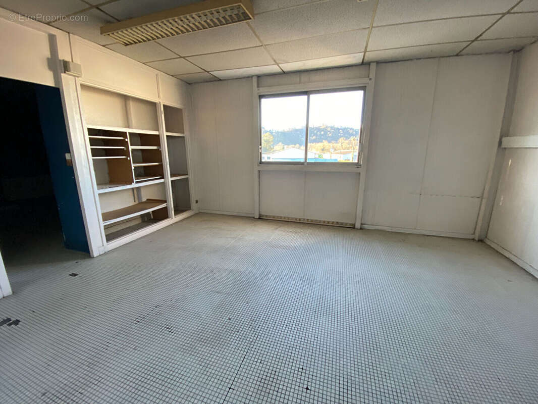 Commerce 550 m² à Lons  - photo 5