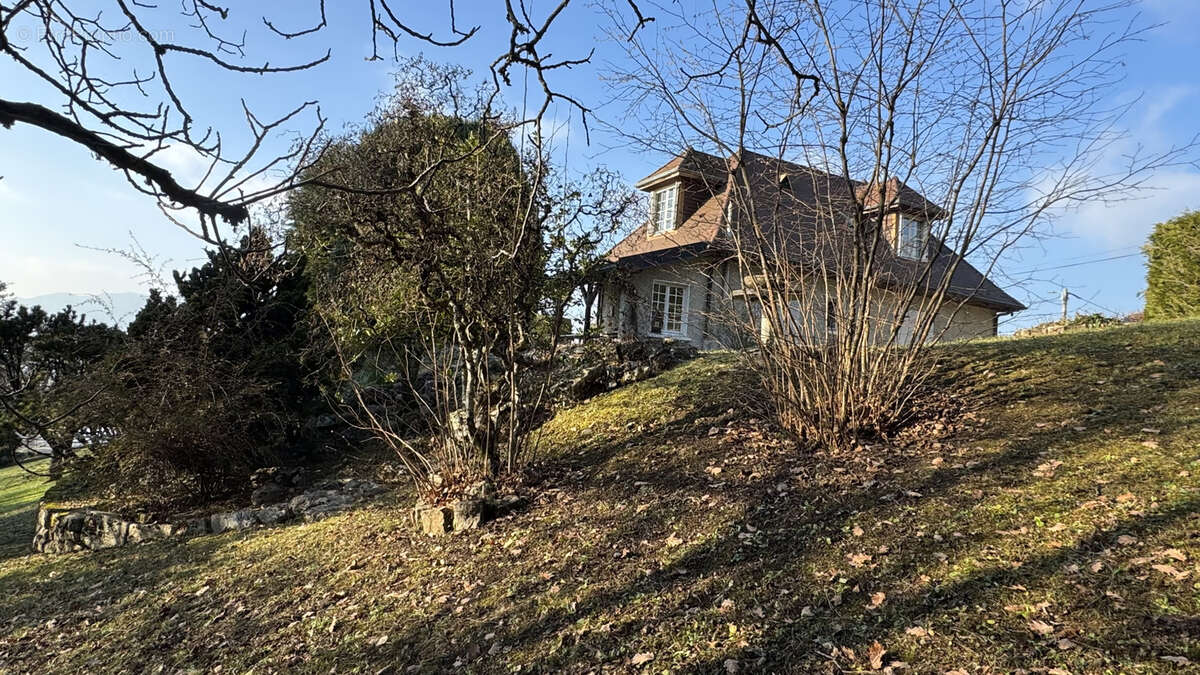 Maison à PUGNY-CHATENOD