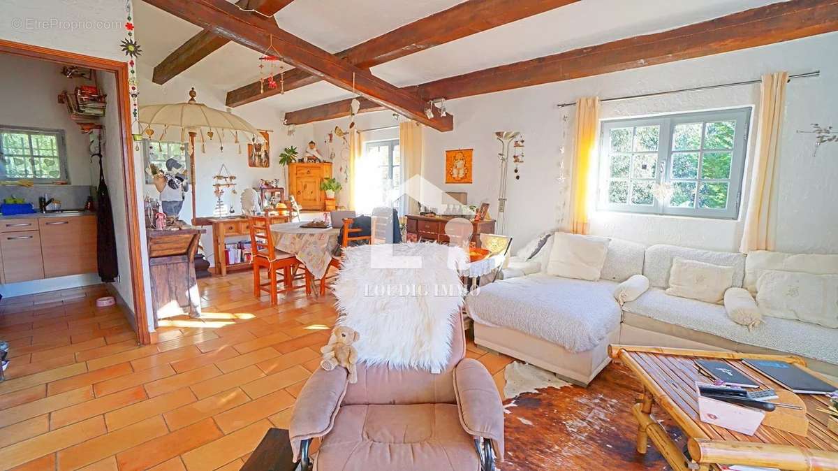 Maison à TOURRETTES-SUR-LOUP