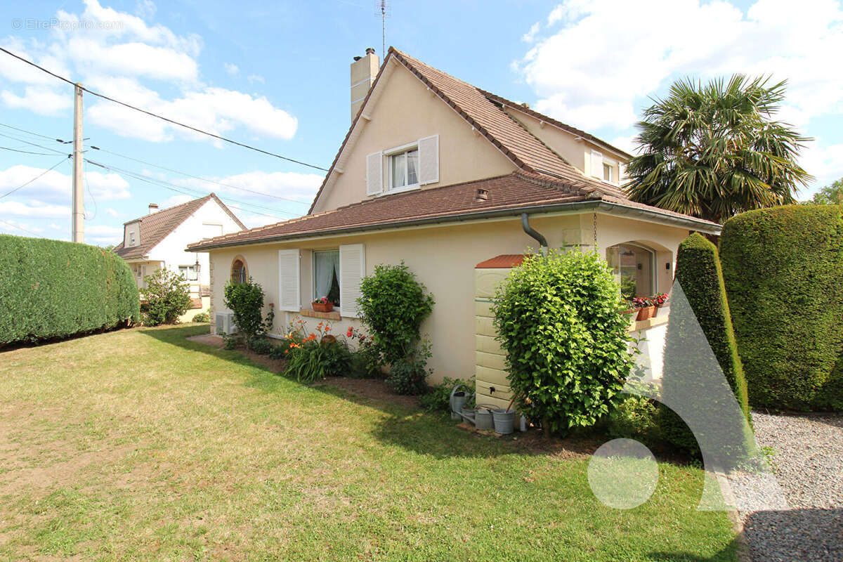 Maison à CHEVRIERES