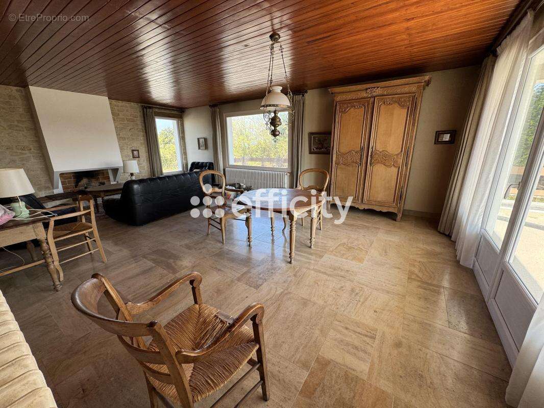 Maison 230 m² à Saint-Come-De-Fresne  - photo 17