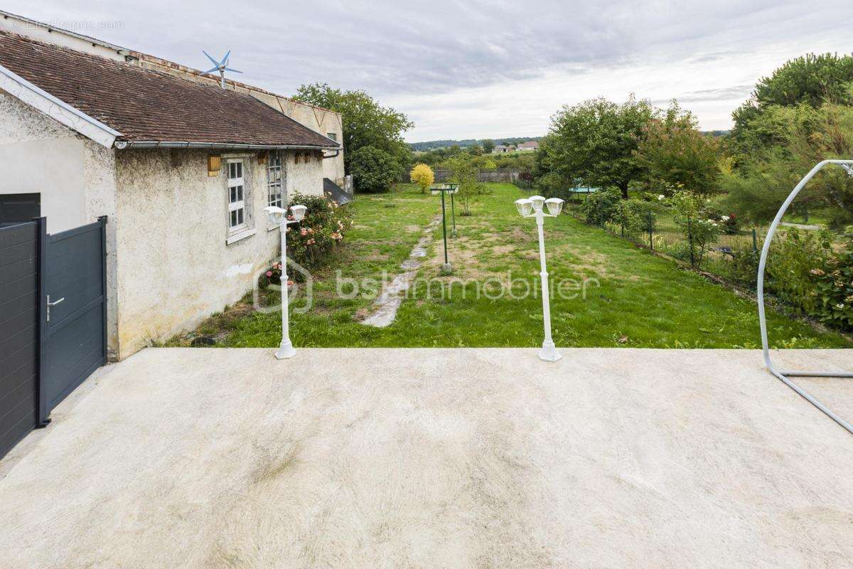 Maison à PIERRE-BUFFIERE