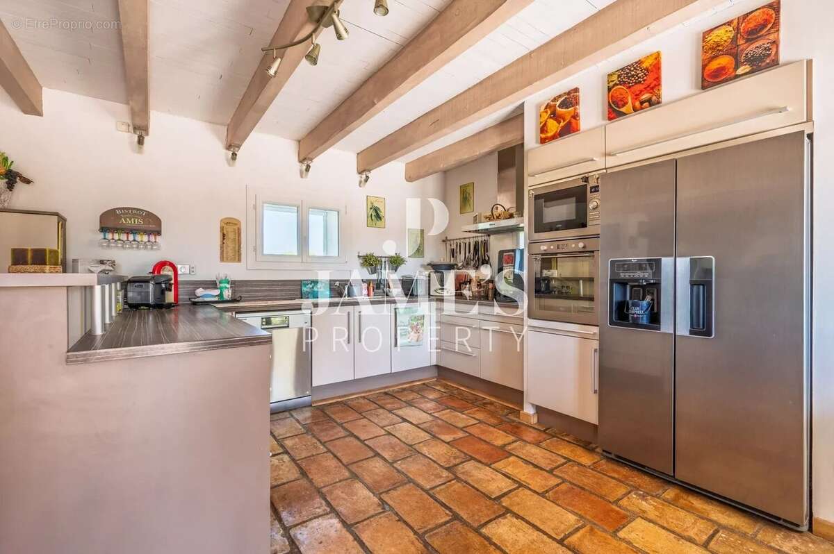 Maison 159 m² à Arles  - photo 4