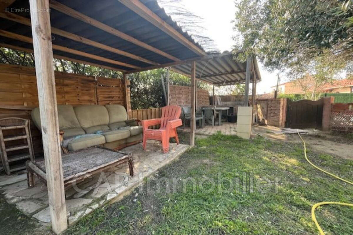 Maison à SAINT-LAURENT-DE-LA-SALANQUE