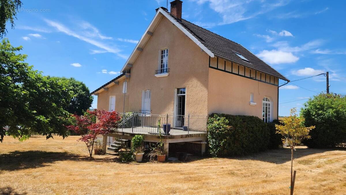 Maison à SAINT-JUNIEN