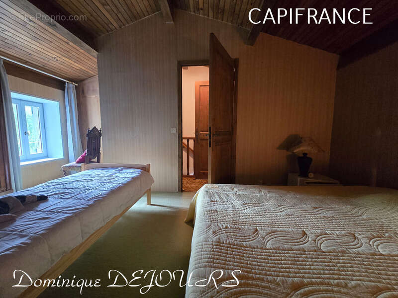 Maison à SAINT-SAUVEUR-DE-MONTAGUT