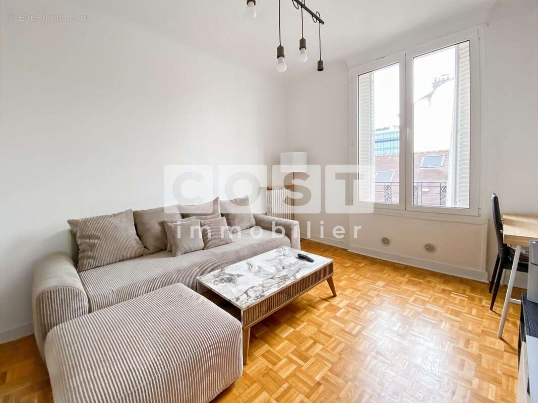 Appartement à COURBEVOIE