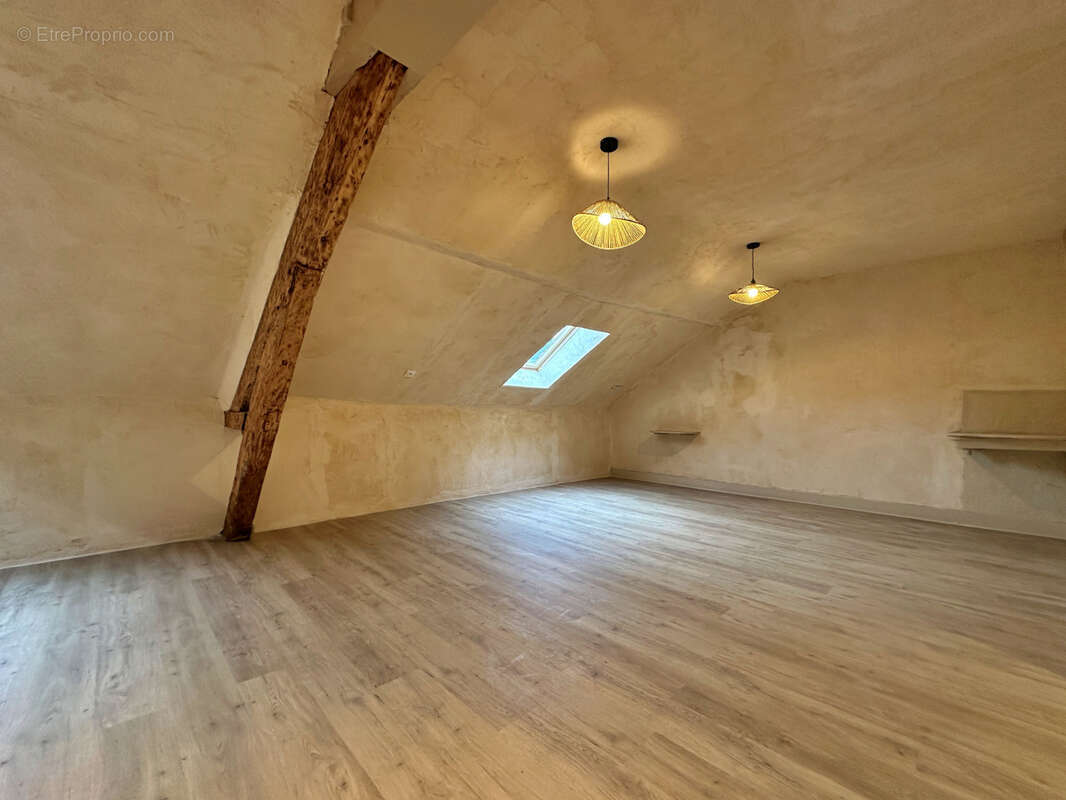 Appartement à LA TOUR-DU-PIN