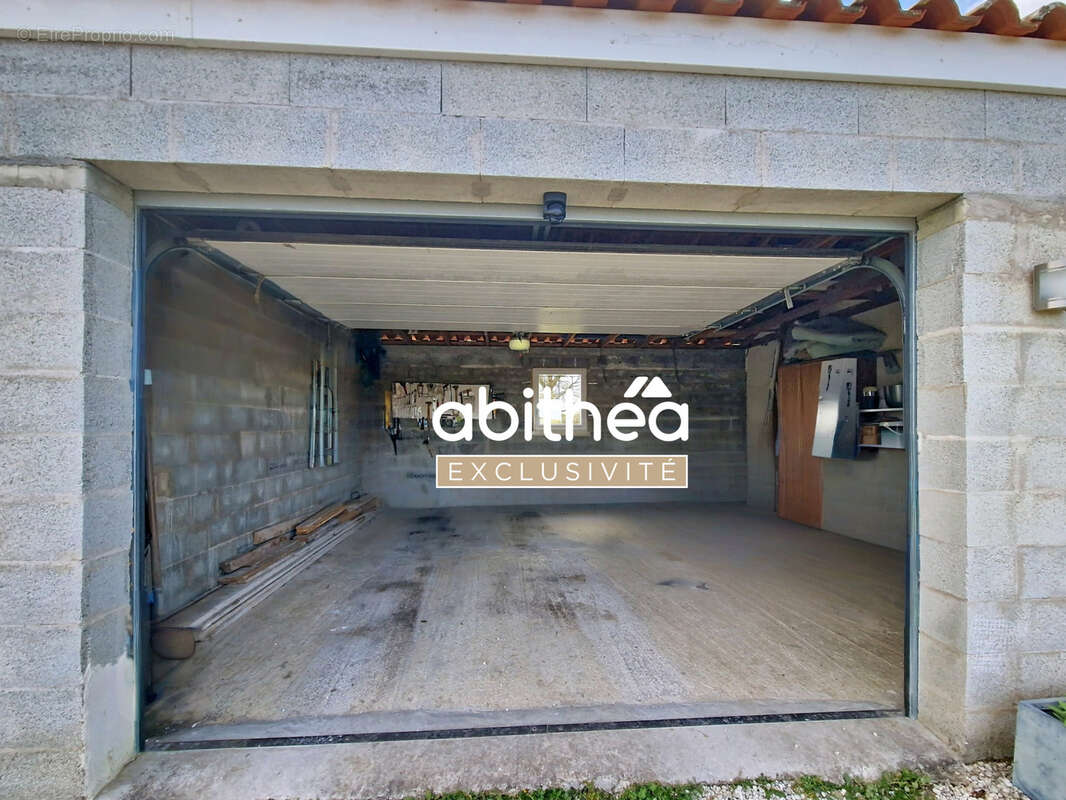 Maison à SAINT-GENIS-DE-SAINTONGE