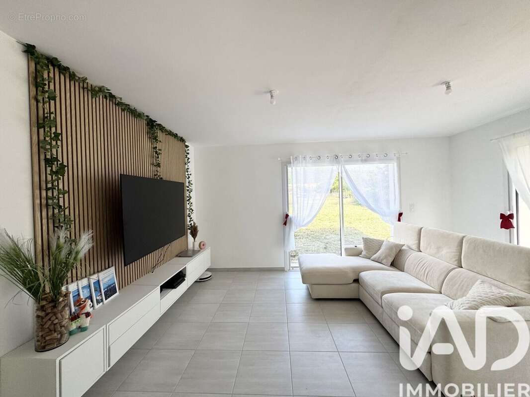 Maison 94 m² à Fouquebrune  - photo 8