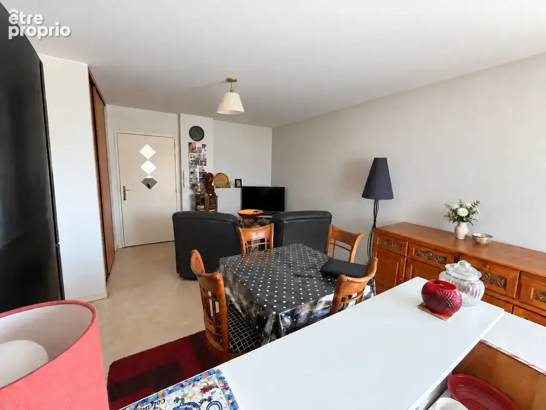 Appartement F2 avec cave, garage, et terrasse - photo 2