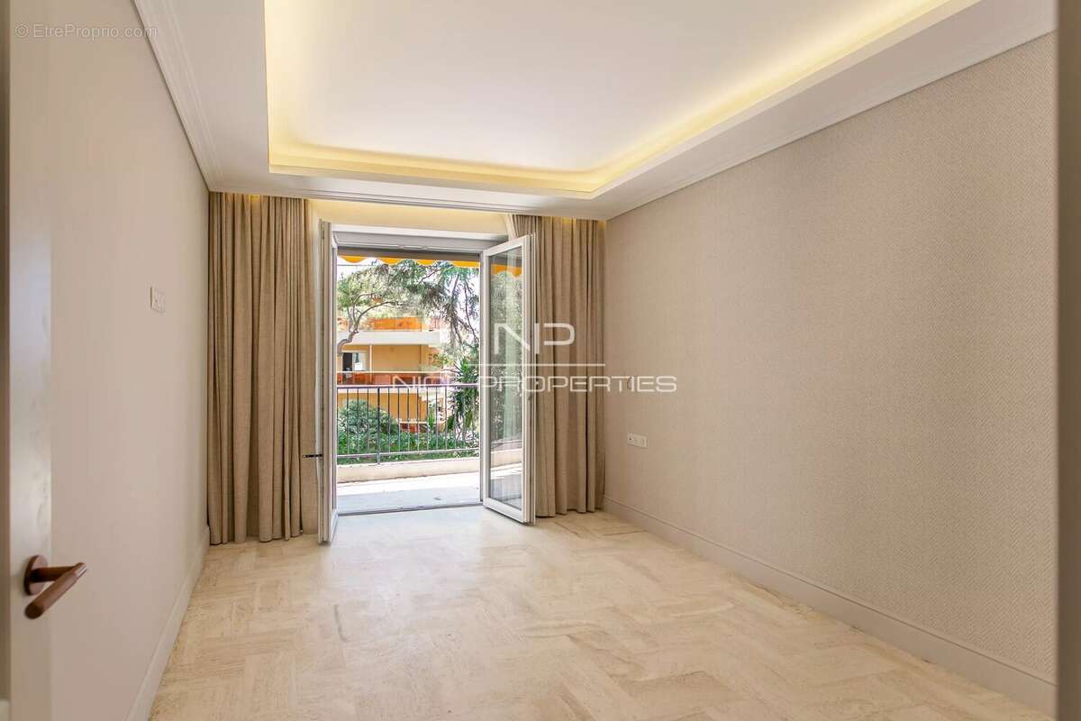 CAP D'AIL : Appartement 3 pièces avec terrasses, à rénover, dans résidence avec piscine et gardien - photo 21