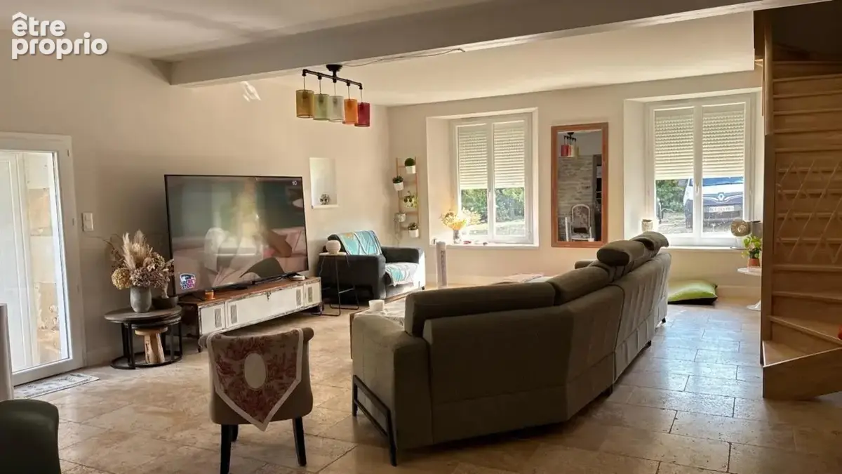 Propriété de caractère en pierre - 376 m² - Piscine chauffée -  Panneaux solaires - Champigny à 10minutes de N. de Poitou - photo 7