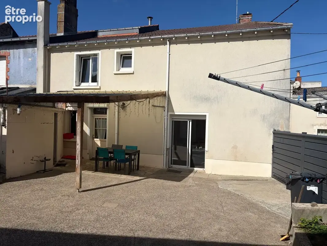 Maison de bourg familiale avec dépendance à Saint Laurent de la Plaine - photo 9