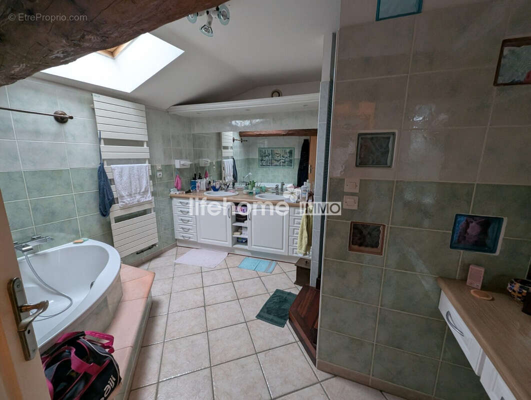 Appartement 242 m² à Frontignan  - photo 6