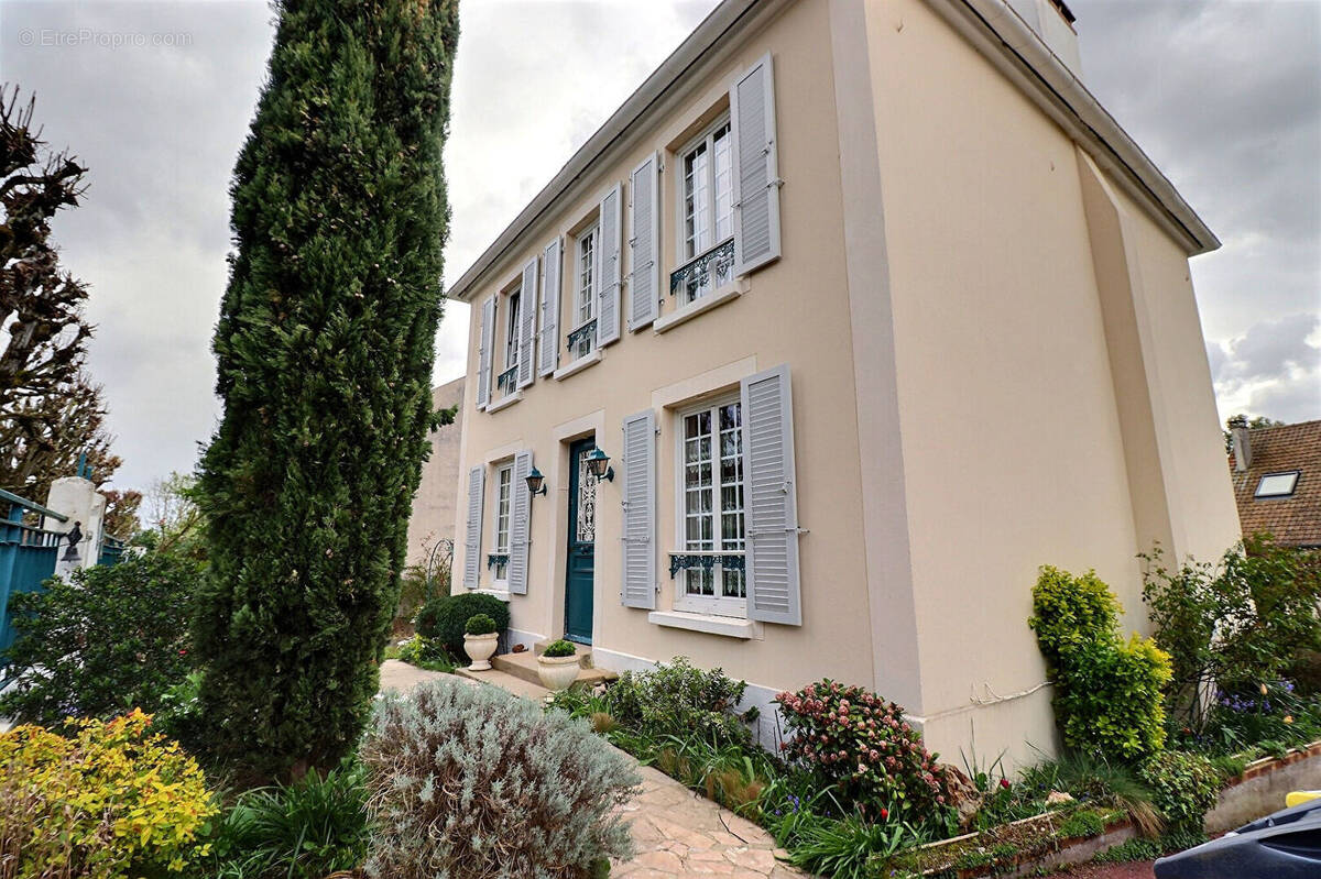 Maison à MAREIL-MARLY