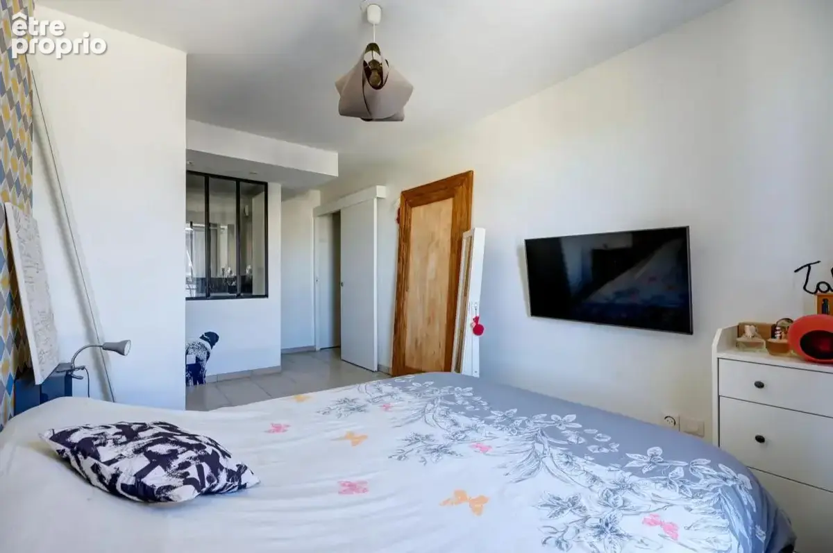 Oullins gare - Duplex 4 chambres - Terrasses - 2 stationnements - Calme - photo 6
