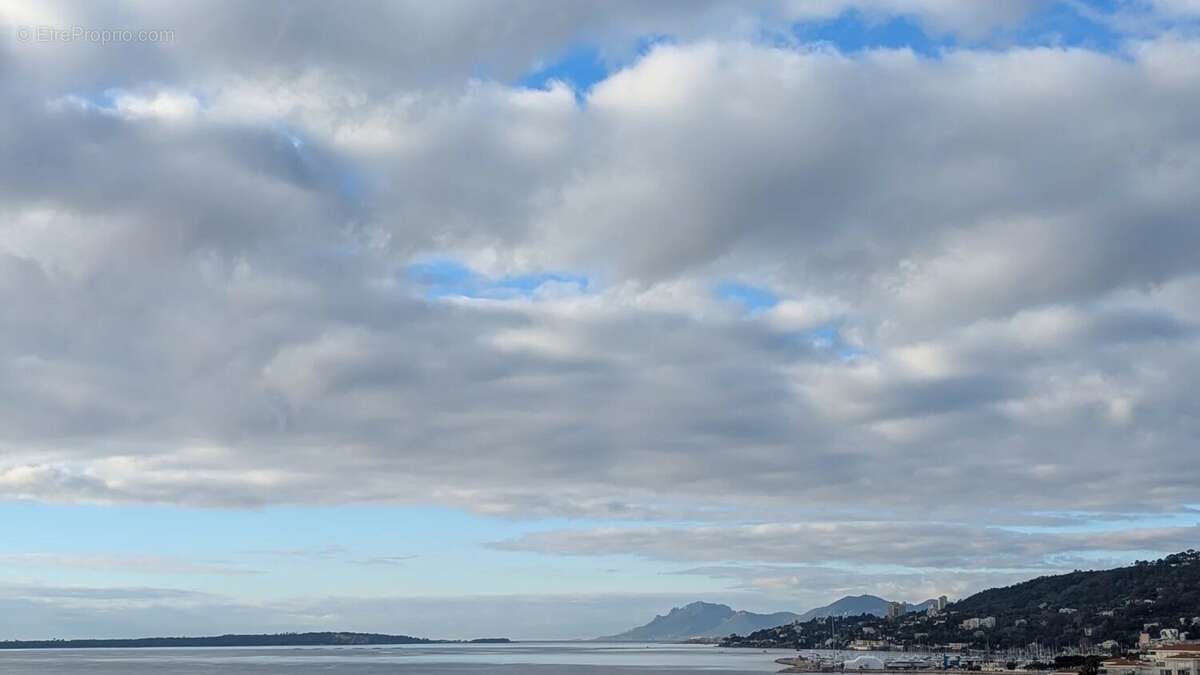 Grand T2 avec vue mer panoramique à Juan les Pins - photo 2