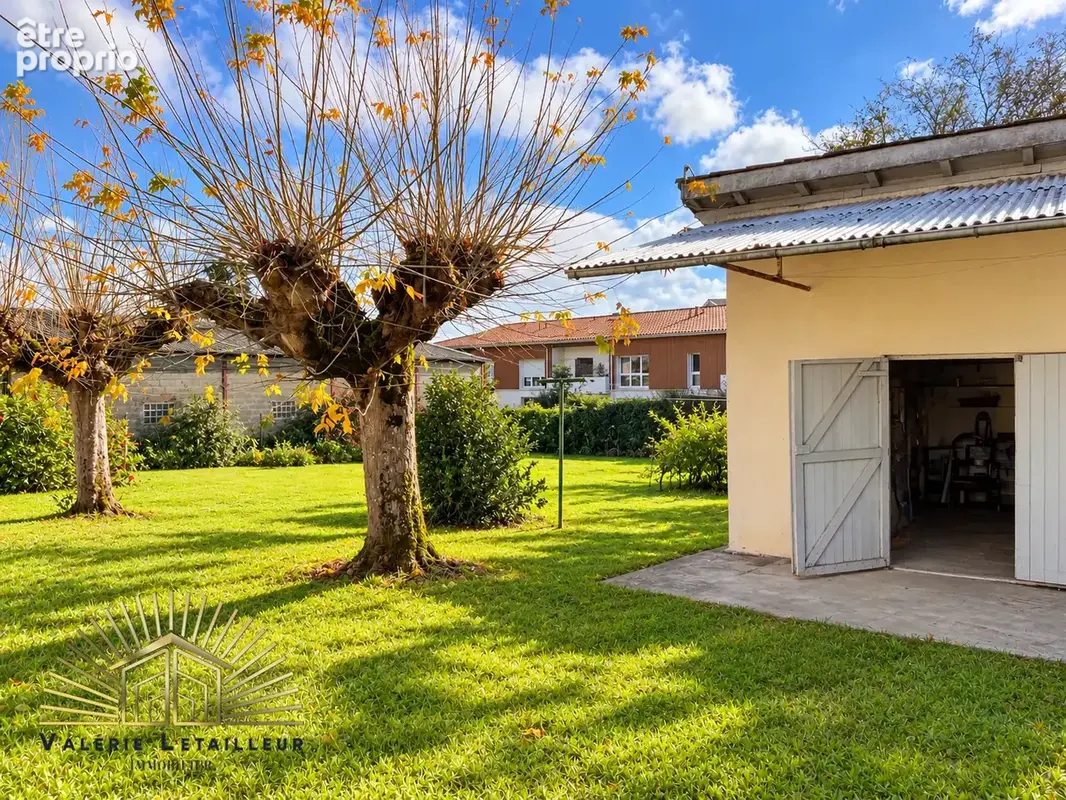 Maison individuelle et terrain constructible Centre-Bourg de Pompignac : Opportunité - photo 2
