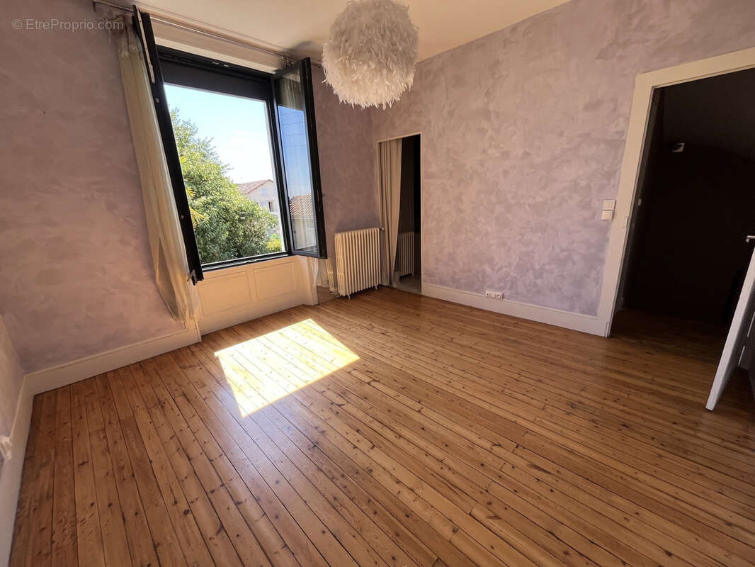 ref 108005 THOUARS centre ville . Magnifique maison de caractère de 125 m2 quatre chambres. - photo 6