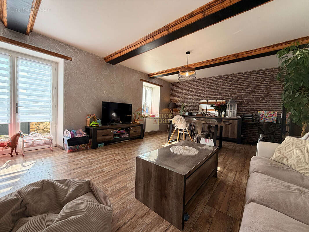 Maison à ARGENCES