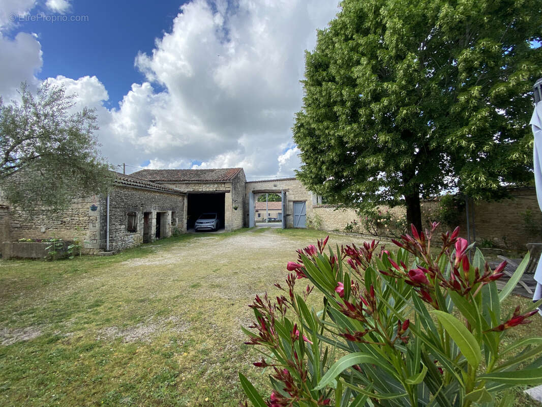 Maison à FLEAC