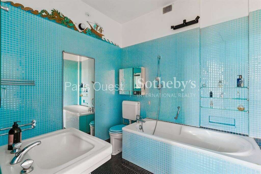 Appartement à NEUILLY-SUR-SEINE