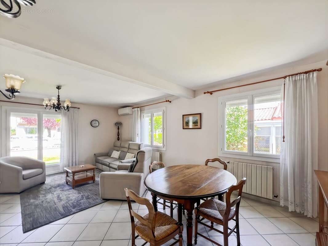 Maison à FROUZINS
