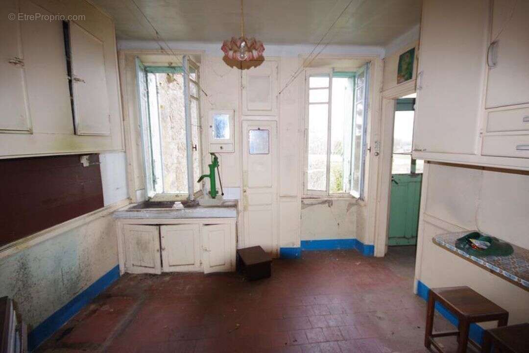 Maison à LA ROCHE-EN-BRENIL