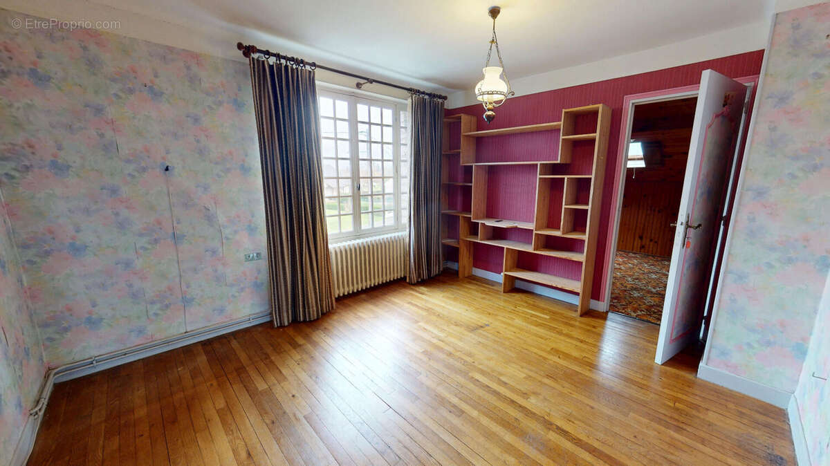 Maison à VARENNES-VAUZELLES