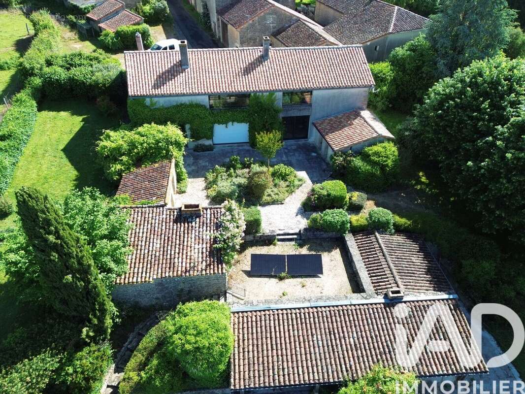 Maison 214 m² à Jousse  - photo 6