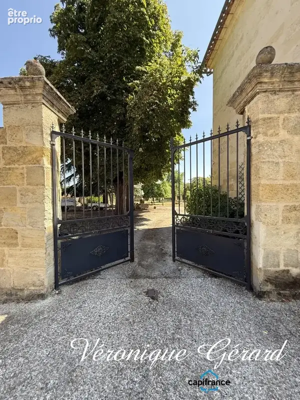 Belle maison en pierre de taille de 252 m², 7 chambres, combles aménageables, jardin paysager,3 garages - photo 2