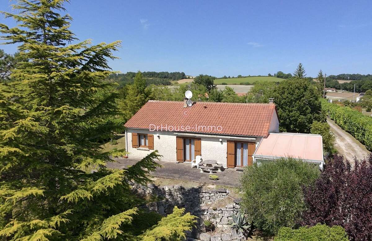 Maison à LEGUILLAC-DE-L&#039;AUCHE