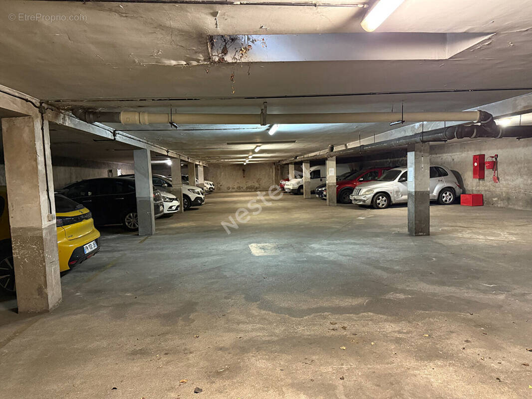 Parking à MONTREUIL