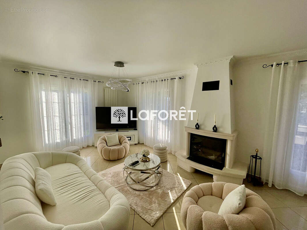 Maison à VIGNEUX-SUR-SEINE