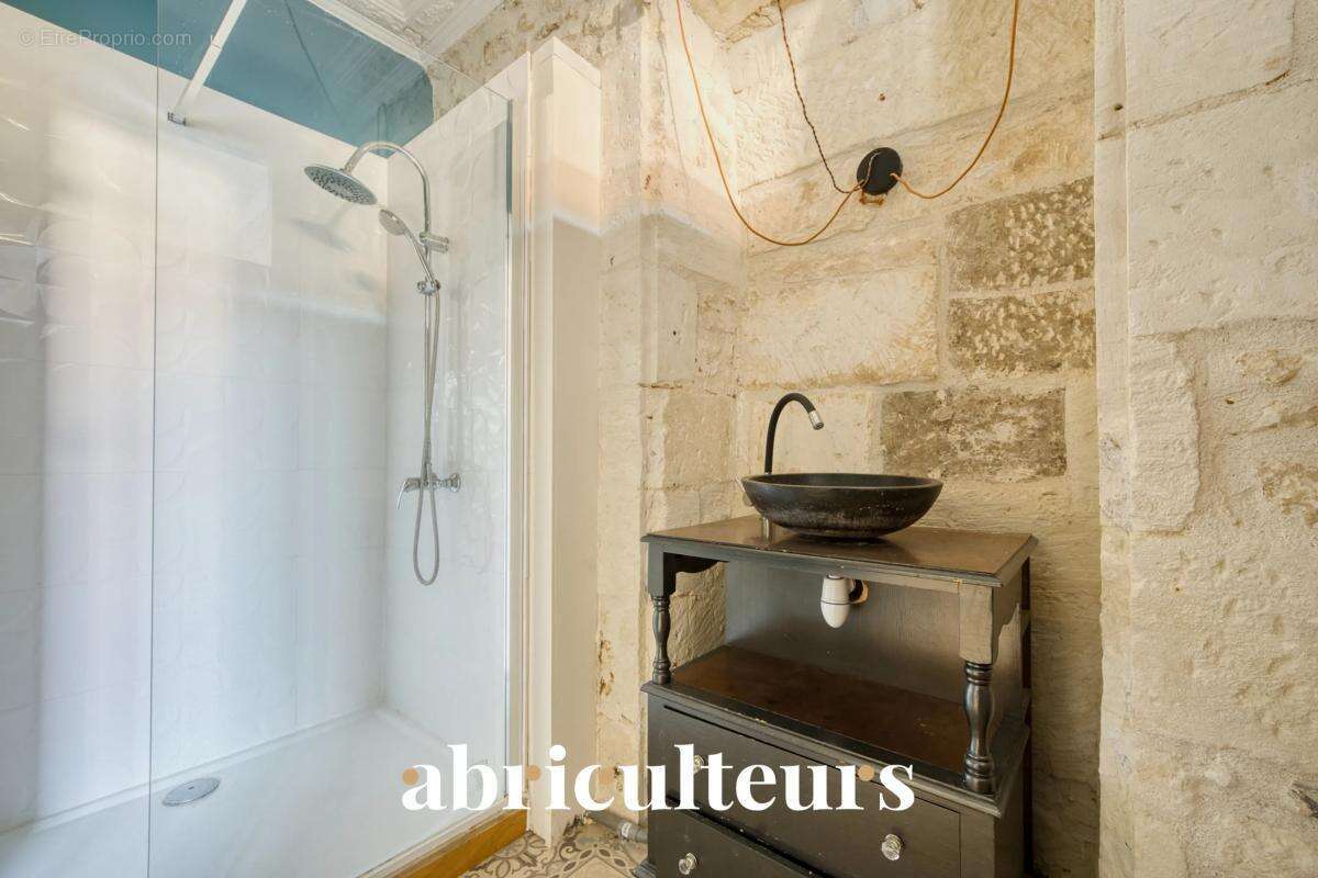 Maison de caractère de 242 m² en vente à Saintes (17100) - photo 16