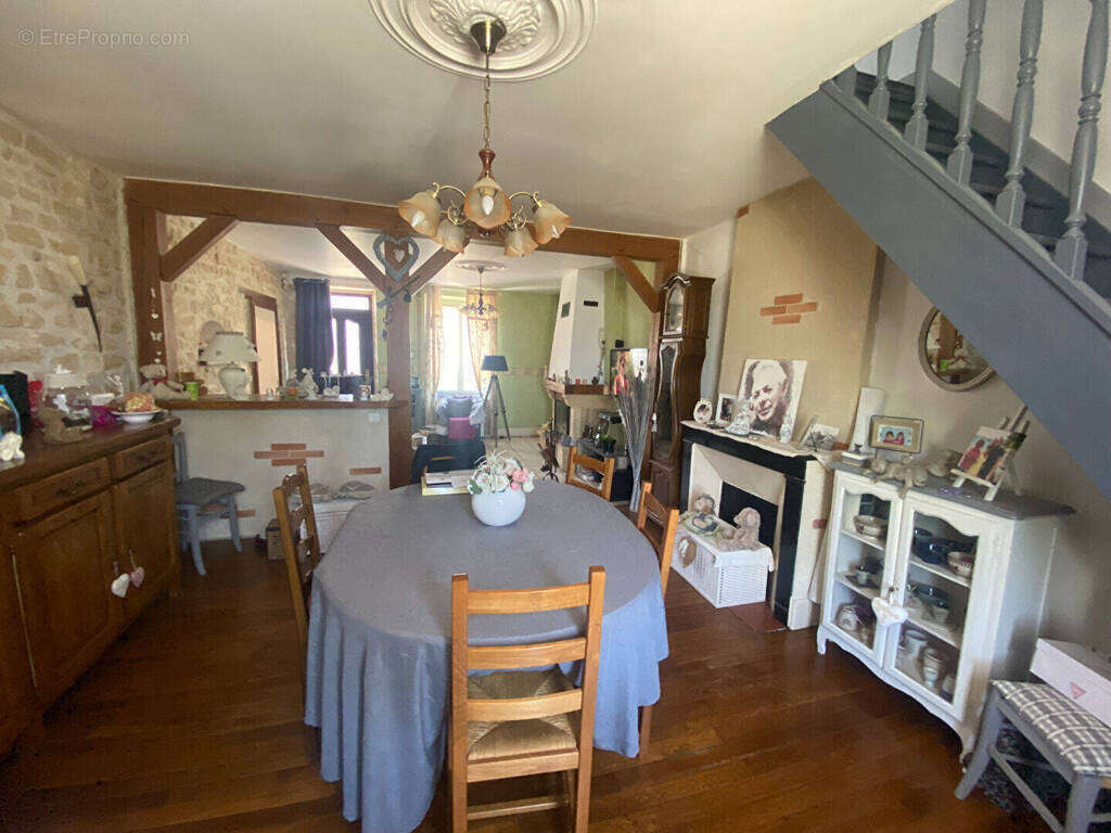 Maison à MONTIERCHAUME