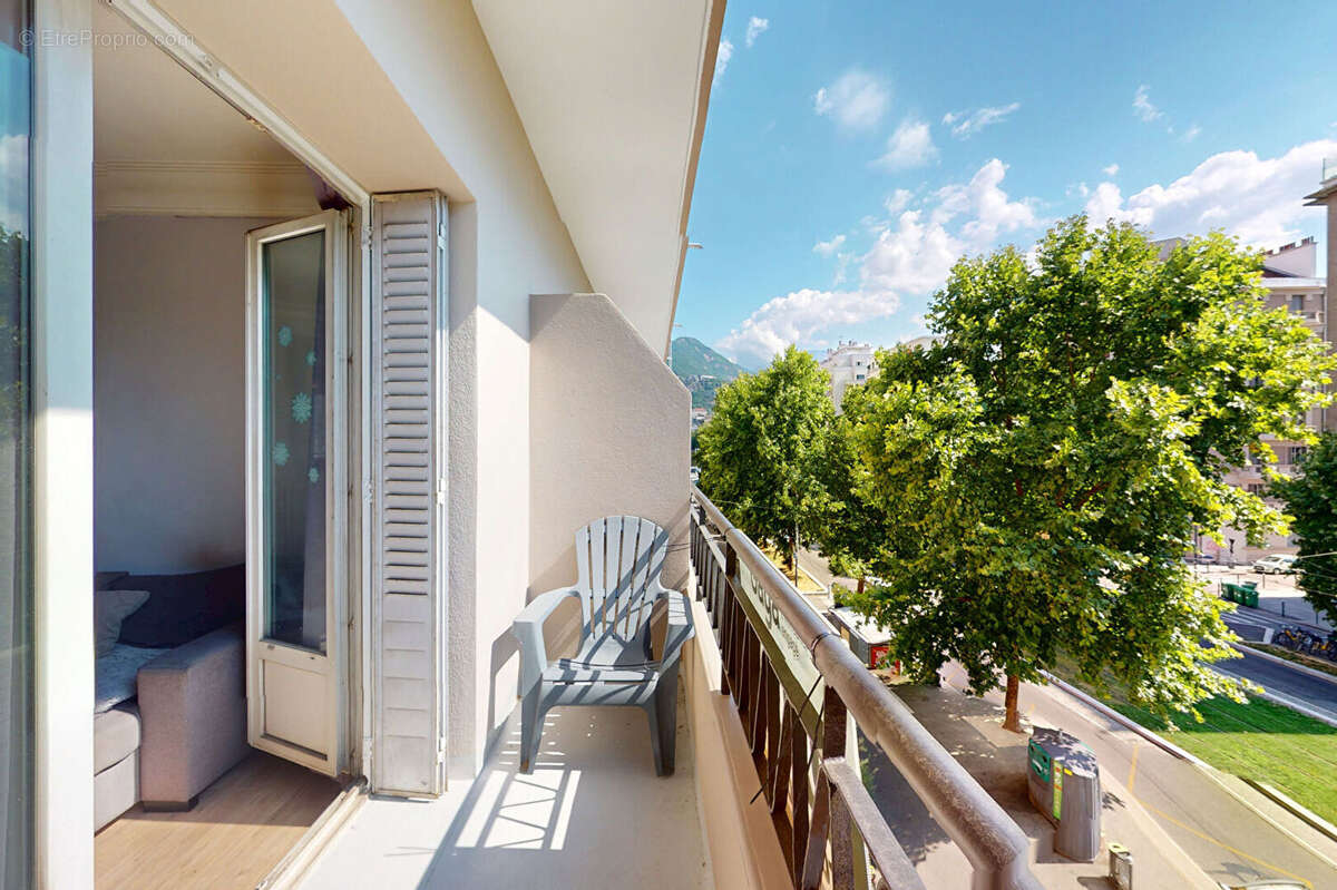 Appartement 3 pièces de 82 m2 avec 2 balcons - Vallier / Libération - Grenoble - photo 7